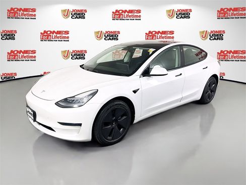 Used 2021 Tesla Model 3 Standard Range Plus image 14