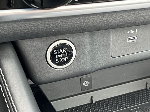 Used 2023 Nissan Rogue Platinum w/ Platinum Premium Package AWD/4WD image 40