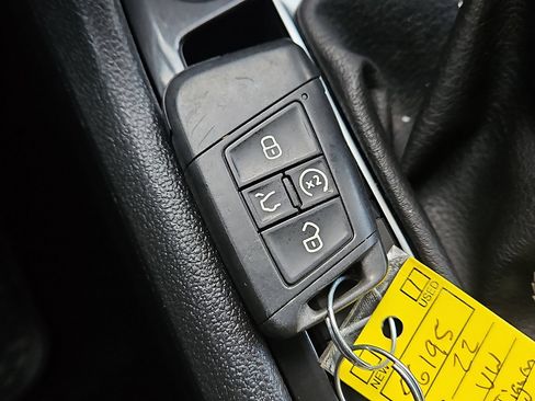 Certified 2022 Volkswagen Tiguan SE w/ Panoramic Sunroof Package image 20