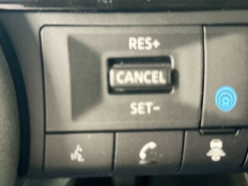 Used 2023 Nissan Rogue SV AWD/4WD image 10