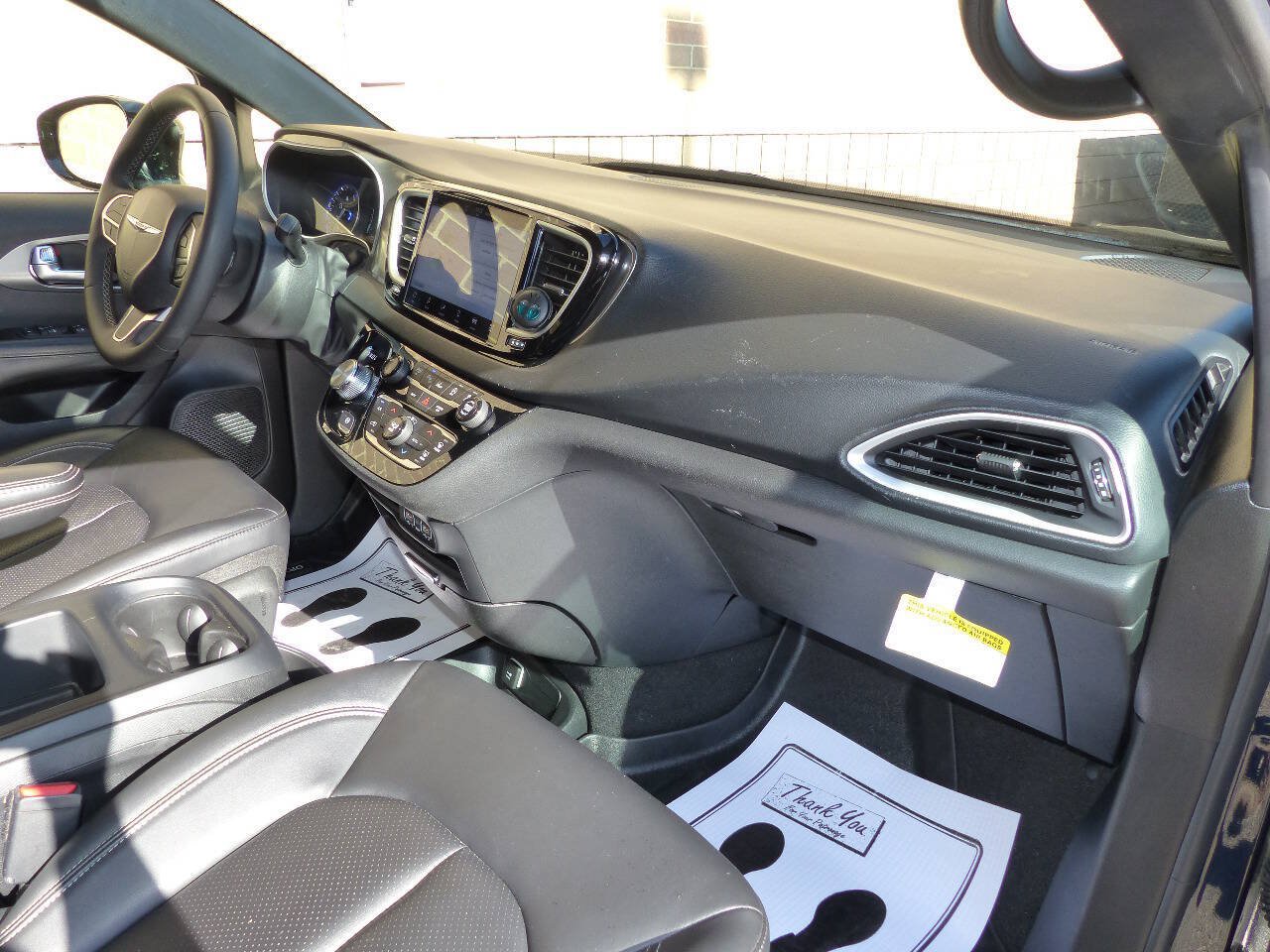 Used 2025 Chrysler Pacifica Select FWD image 42