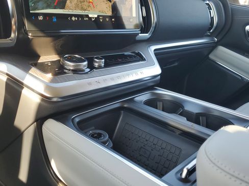 New 2025 Ford Expedition Max Platinum w/ Platinum Ultimate Package image 22