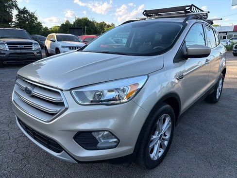 Used 2018 Ford Escape SE w/ SE Sync 3 Package image 3