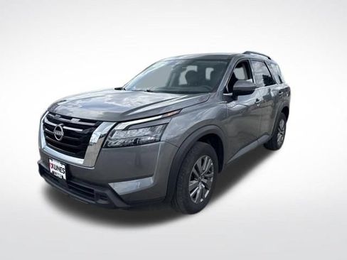 Used 2025 Nissan Pathfinder SV AWD/4WD image 6