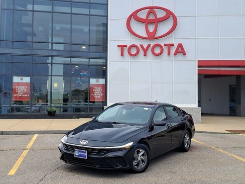 Used 2024 Hyundai Elantra SE FWD image 1