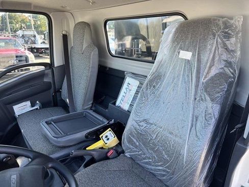 Used 2024 Chevrolet Low Cab Forward image 35