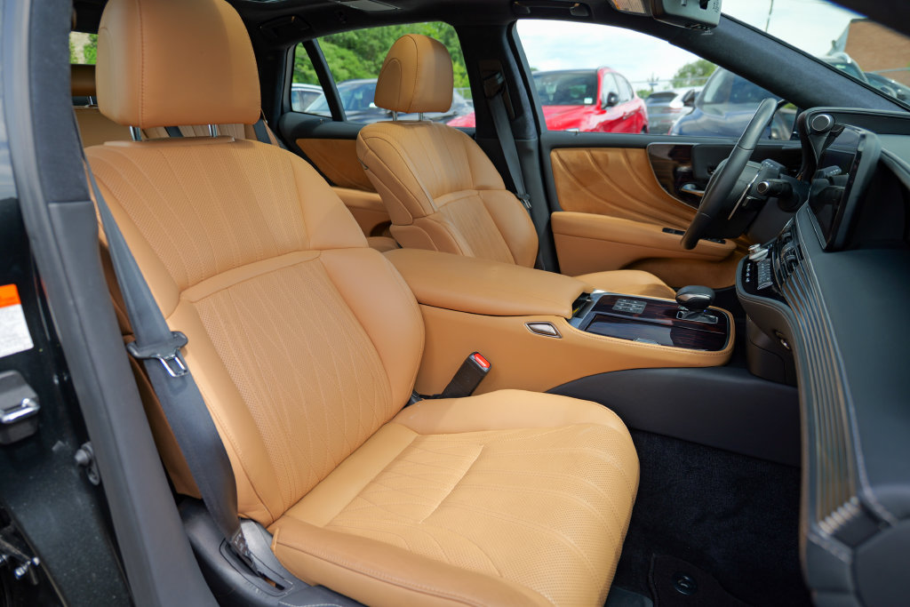 Used 2024 Lexus LS 500 AWD w/ Interior Upgrade Package image 37