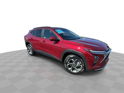 Certified 2024 Chevrolet Trax LT FWD image 2