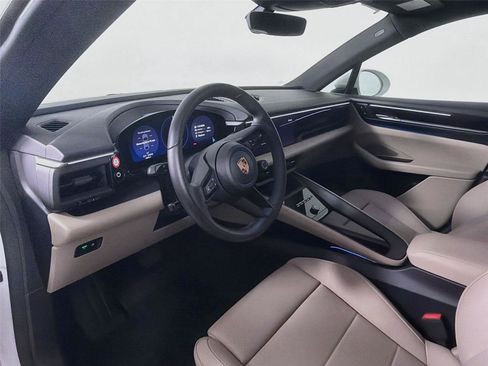 Certified 2025 Porsche Macan 4 Electric w/ Premium Package AWD/4WD image 4