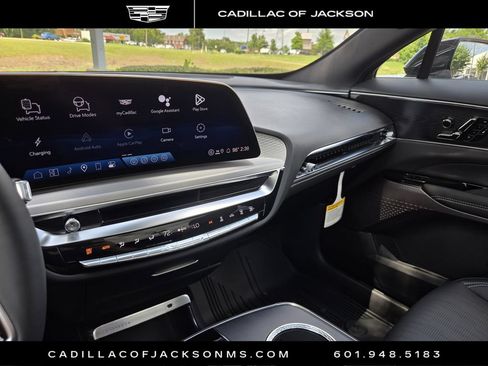 New 2026 Cadillac Lyriq Luxury RWD image 12