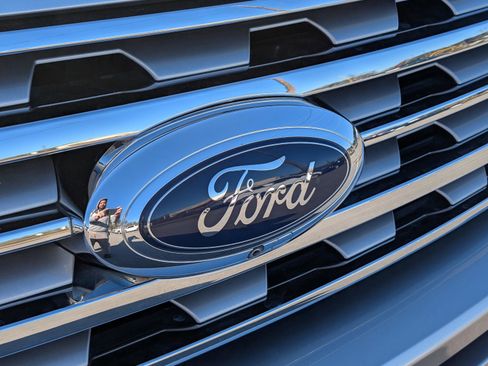 Used 2021 Ford Expedition Max Limited image 4