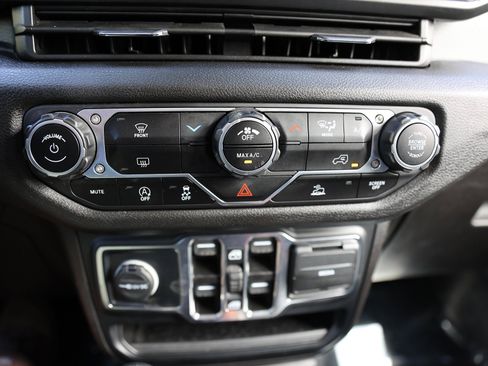 Used 2024 Jeep Wrangler Sport S image 24