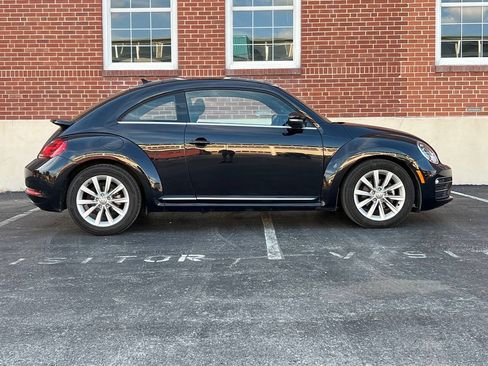Used 2018 Volkswagen Beetle 2.0T SE FWD image 6