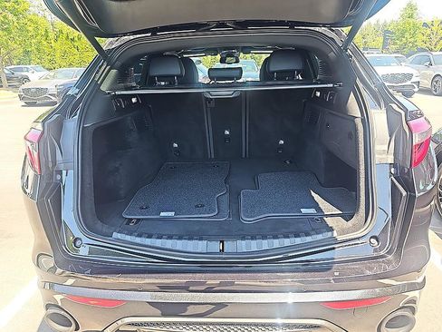 Used 2023 Alfa Romeo Stelvio Veloce AWD/4WD image 35