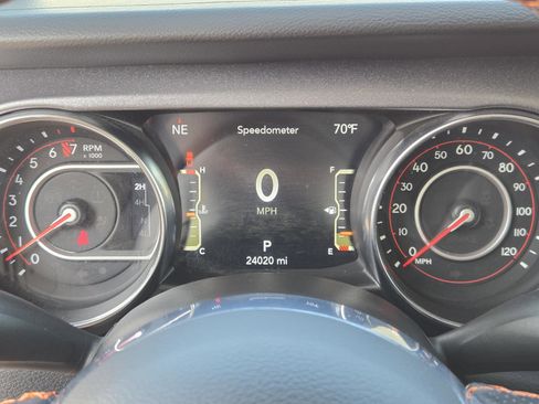 Used 2021 Jeep Gladiator Mojave w/ Trailer Tow Package image 16