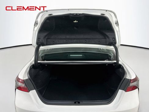 Used 2023 Toyota Camry SE w/ Convenience Package FWD image 9