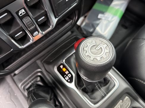 New 2026 Jeep Gladiator Sport AWD/4WD image 36