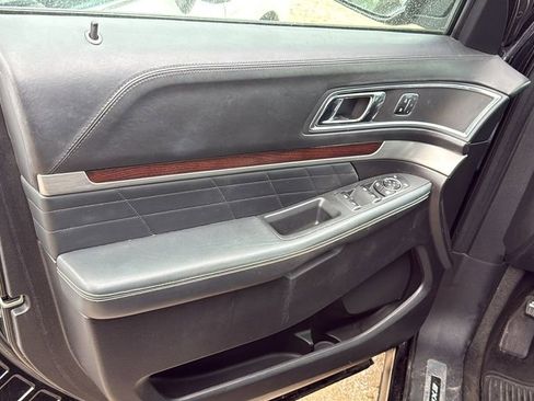 Used 2017 Ford Explorer Platinum AWD/4WD image 5