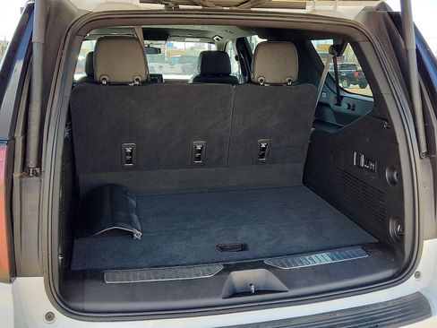 Used 2021 Chevrolet Suburban Z71 w/ Luxury Package image 8