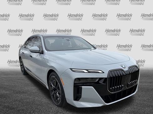 New 2026 BMW 740i image 2