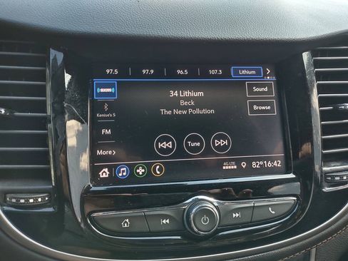 Used 2021 Chevrolet Trax LT w/ LT Convenience Package FWD image 20