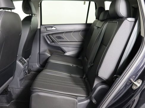 Used 2023 Volkswagen Tiguan SE image 16