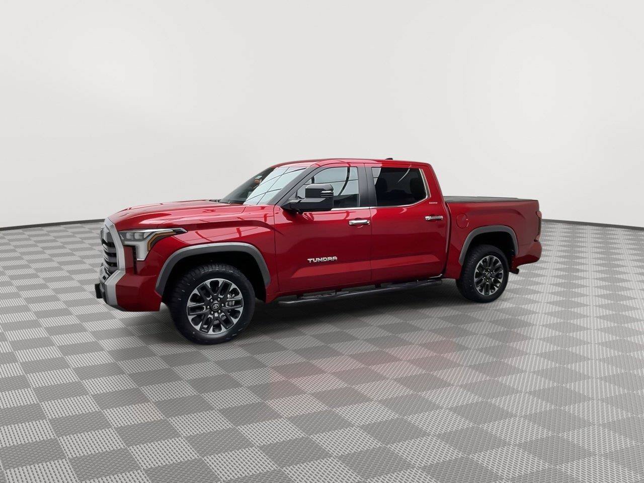 Used 2025 Toyota Tundra Limited AWD/4WD image 36