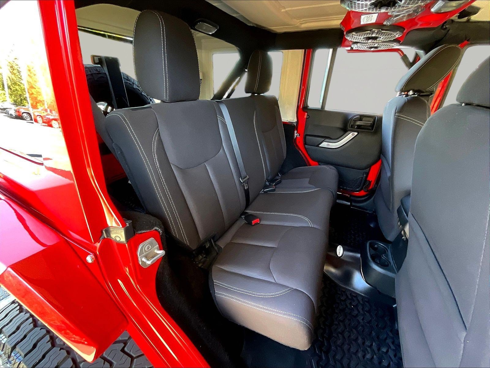 Used 2017 Jeep Wrangler Unlimited Sahara w/ Connectivity Group AWD/4WD image 25