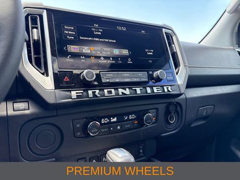 Used 2025 Nissan Frontier SL RWD image 14