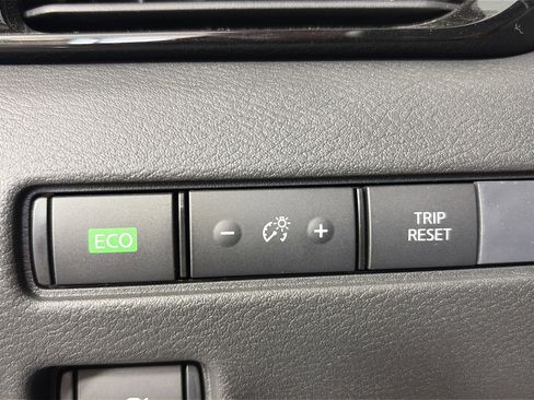 Certified 2025 Nissan Sentra SV FWD image 28