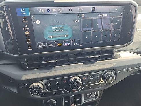 Used 2024 Jeep Wrangler Sahara image 18