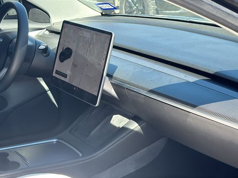 Used 2022 Tesla Model 3 Performance image 25