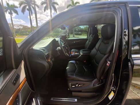Used 2018 Cadillac Escalade Luxury image 20