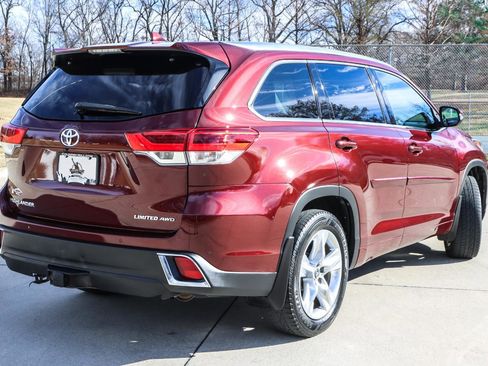 Used 2017 Toyota Highlander Limited image 19