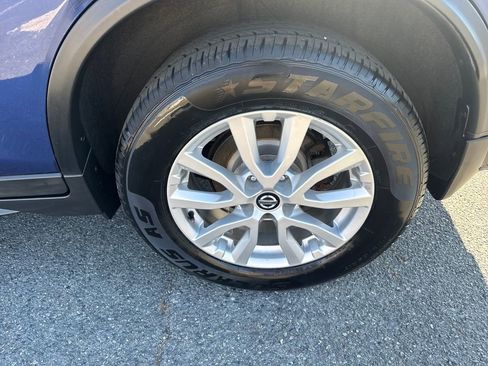 Used 2018 Nissan Rogue SV AWD/4WD image 13