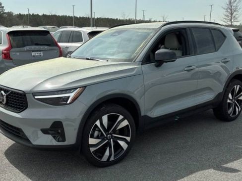 Used 2026 Volvo XC40 B5 Ultra image 1