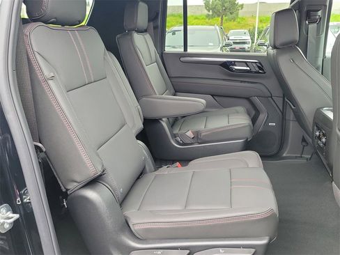 New 2026 Chevrolet Suburban RST image 19