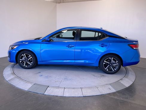 Used 2025 Nissan Sentra SV FWD image 2