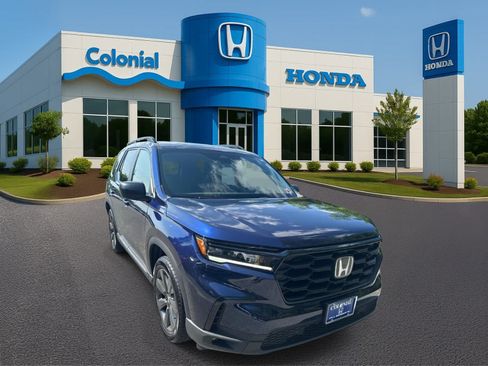 Used 2025 Honda Pilot Sport image 8