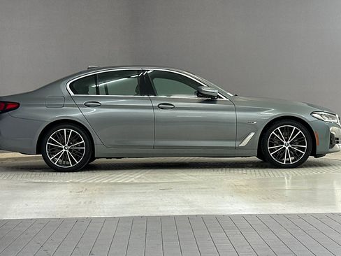 Certified 2023 BMW 530e w/ Premium Package image 7