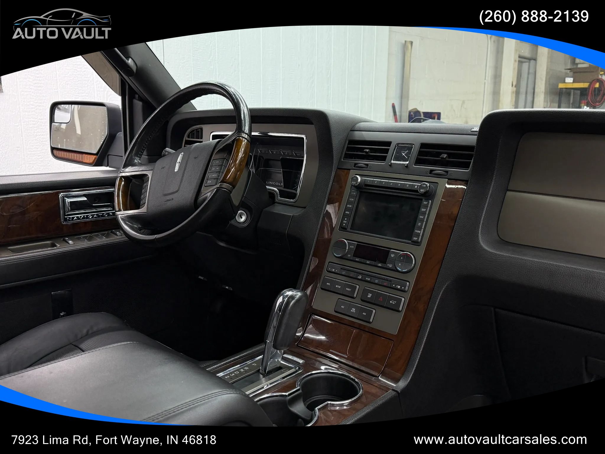 Used 2014 Lincoln Navigator 4WD image 12