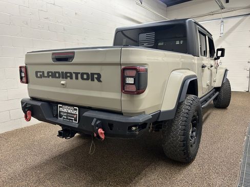 Used 2020 Jeep Gladiator Overland image 2