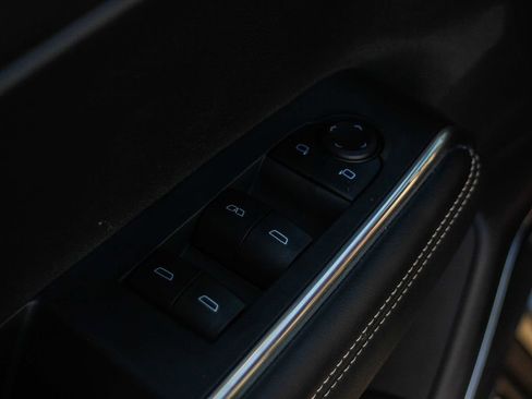 Used 2025 GMC Acadia Elevation image 23