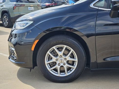 Used 2024 Chrysler Pacifica Touring FWD image 10