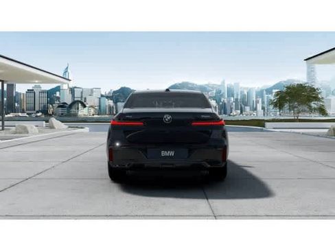 New 2026 BMW 760i xDrive w/ Luxury Rear Seating Package image 5