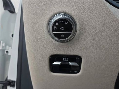 Used 2023 Mercedes-Benz GLC 300 image 25