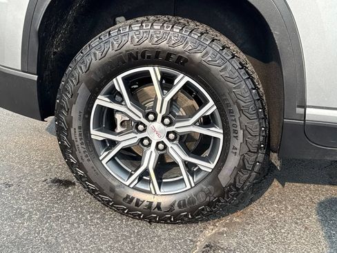 Used 2025 GMC Acadia AT4 AWD/4WD image 9