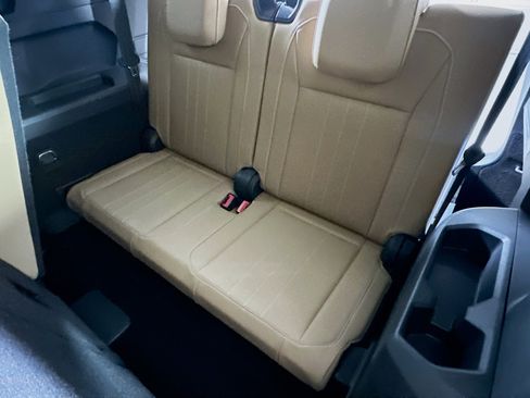 Used 2024 Volkswagen Tiguan SE image 26