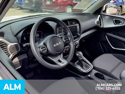 Used 2025 Kia Soul LX w/ LX Technology Package FWD image 10