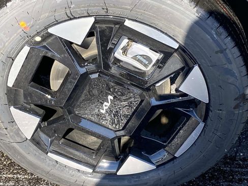 New 2026 Kia Carnival EX image 6